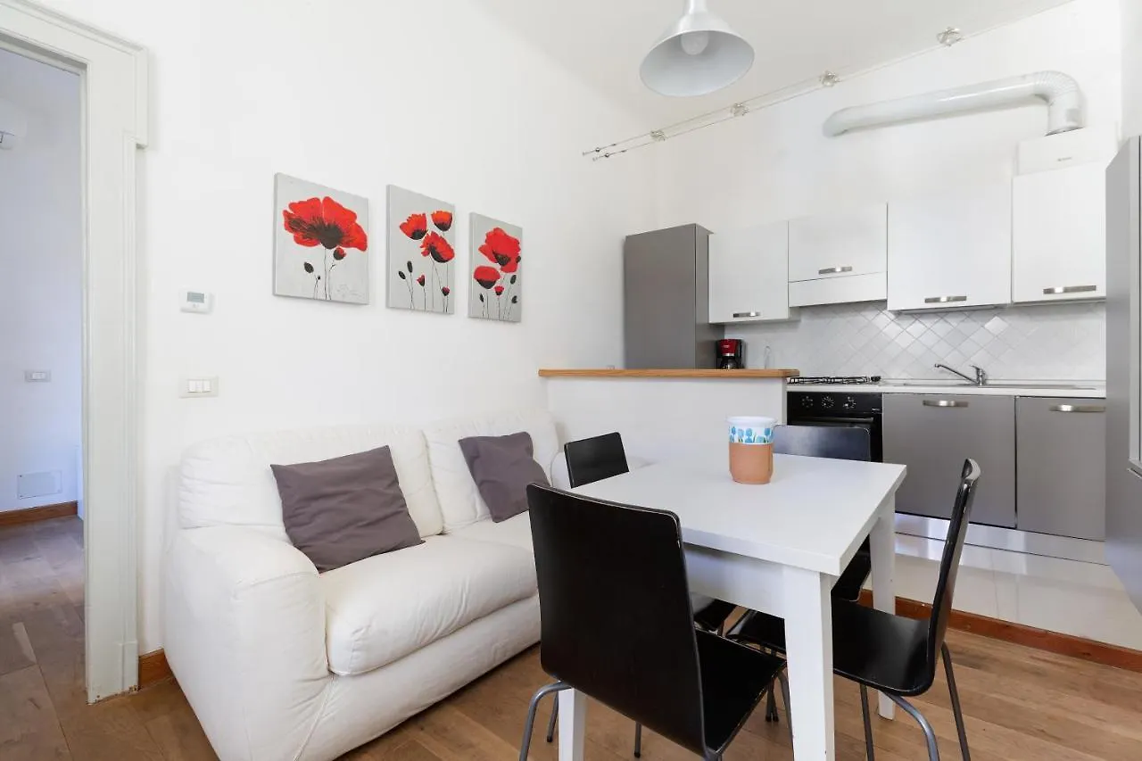 Milan Comfy Apt - Calvairate District Apartment
